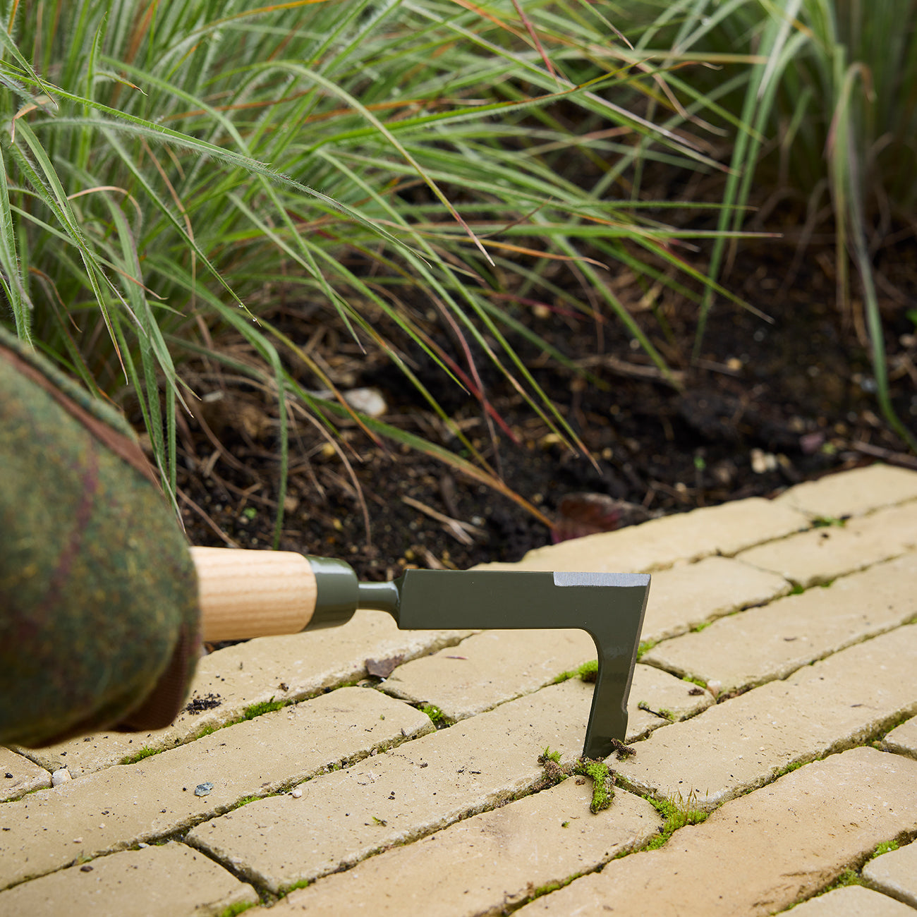 Block Paving Knife Weeding Tool with Boron Steel Head and Ash Wood Handle