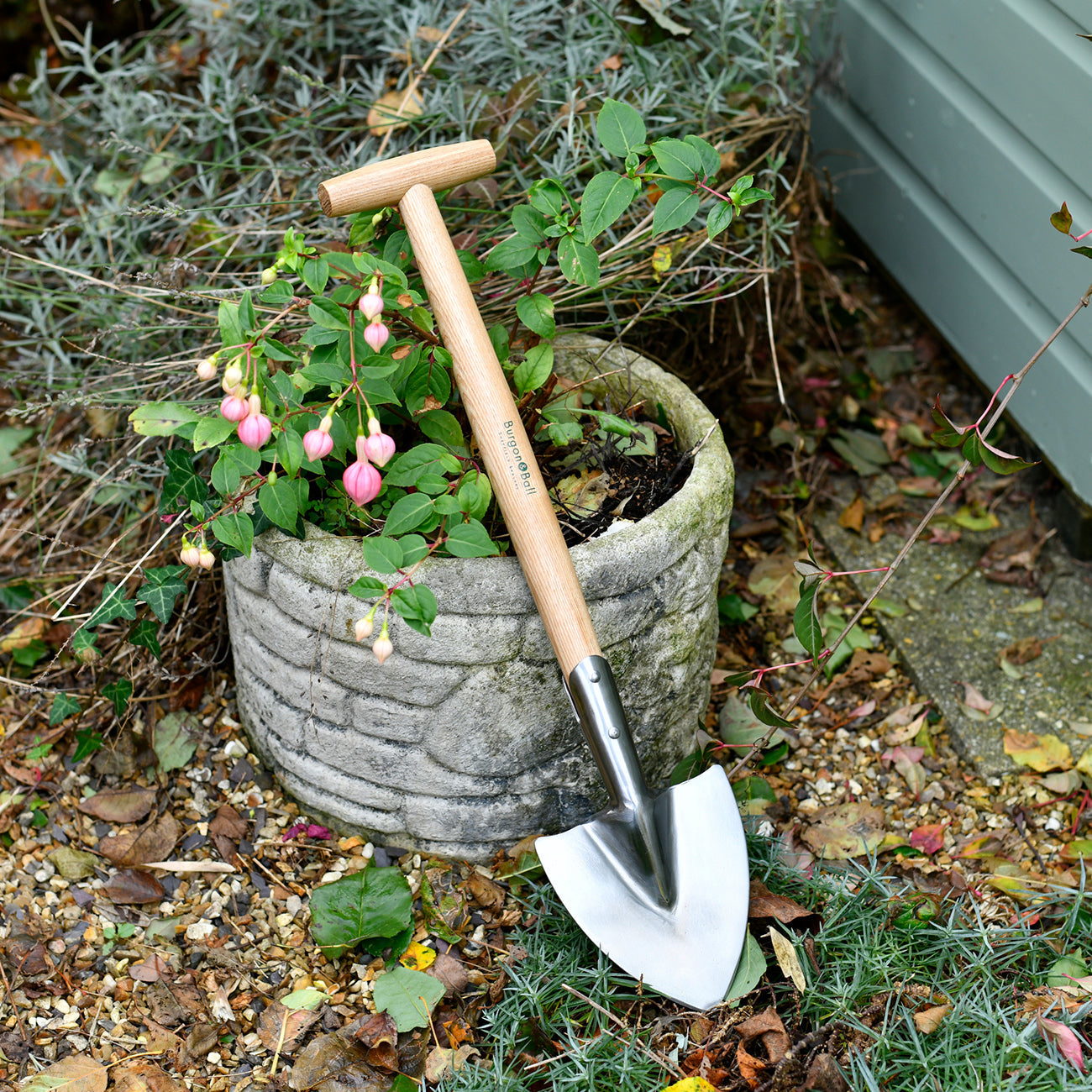Stainless Steel Mid-Handled Perennial Spade for Dividing Plants
