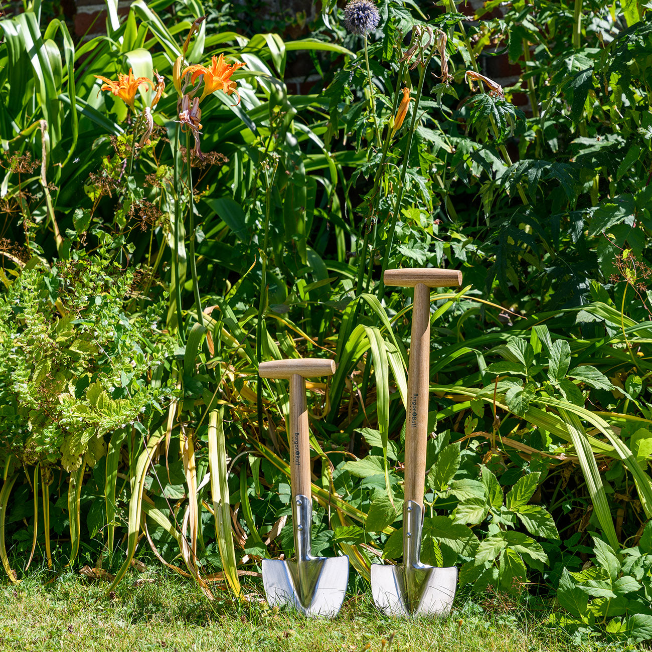 Short-Handled Perennial Spade for Kneeling and Precision Digging