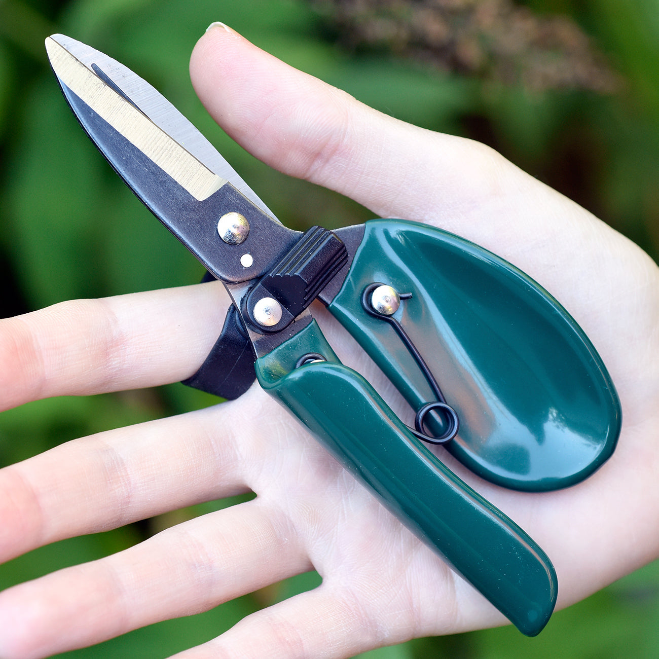 Ergonomic Deadheader Pruner with Index Finger Loop for Comfortable Deadheading