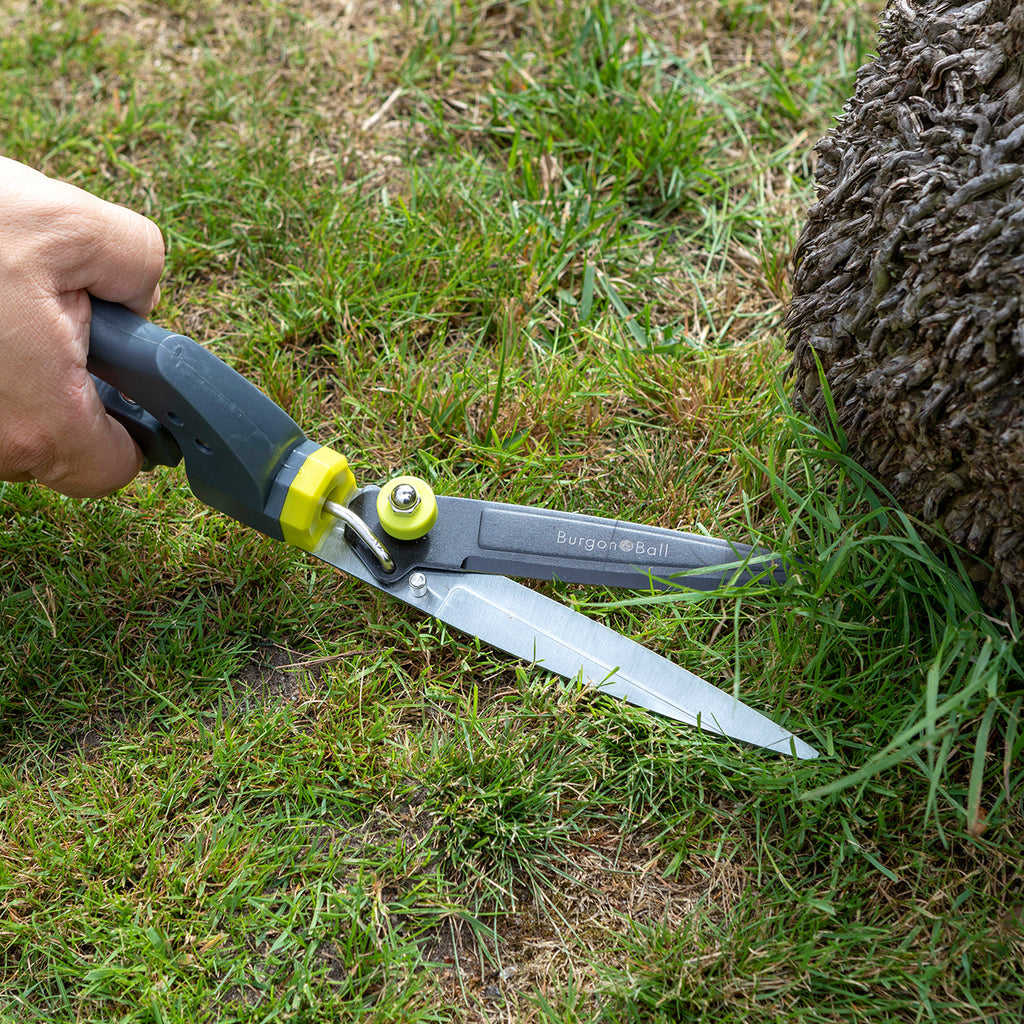 Single-Handed Grass Shear with Rotating Blades for Lawn Edging